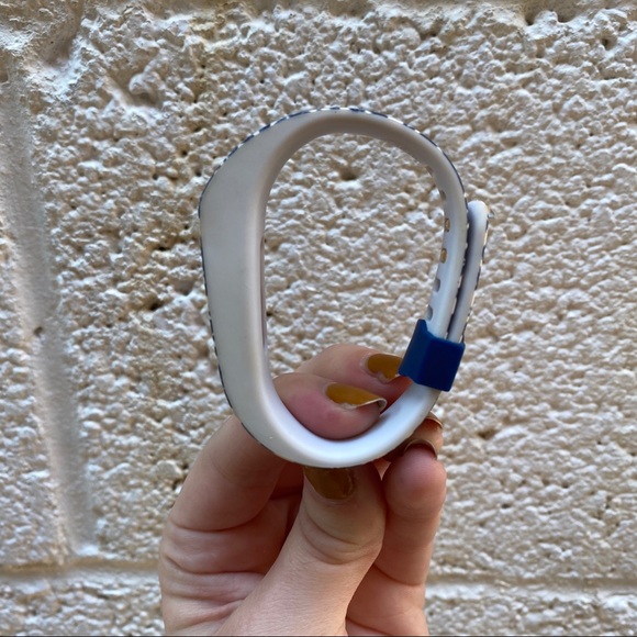 Tory Burch Fitbit Band Silicone Blue Floral S/P - Picture 4 of 16